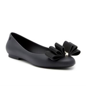 MELISSA - JASON WU BLACK JELLY RUBBER DOLL FEM
BOW BALLET FLATS - SIZE 7